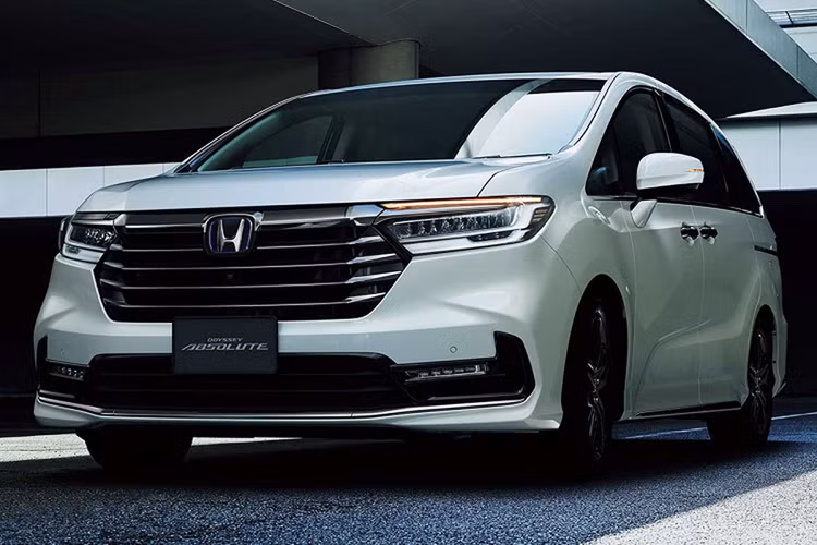 "Trái tim" của mẫu MPV này là hệ truyền động hybrid e:HEV với máy xăng i-VTEC 4 xi-lanh, dung tích 2.0L và 1 mô-tơ điện, tạo ra công suất tổng cộng 181 mã lực cùng mô-men xoắn cực đại 315 Nm. Sức mạnh được truyền tới cầu trước thông qua hộp số E-CVT.