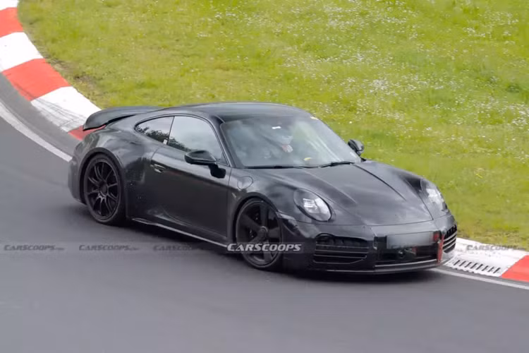 Thế mạnh về năng lực sản xuất cho phép Porsche mở rộng danh mục xe thể thao của mình với phiên bản Turbo Hybrid vào năm 2025.