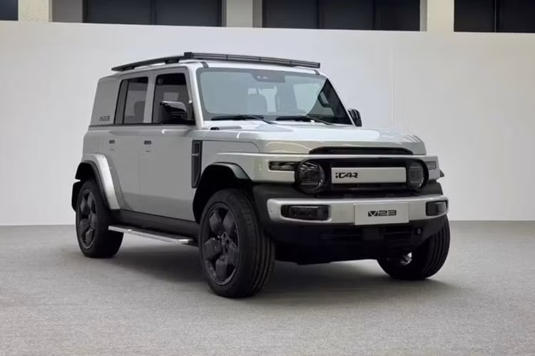 Trong bối cảnh thị trường SUV điện ở Trung Quốc dần trở nên chật chội, các hãng xe ở quốc gia này vẫn liên tục cho ra mắt thêm nhiều sản phẩm mới, trải dài từ phân khúc xe đô thị giá rẻ cho đến xe hạng sang và Chery iCar V23 2024 mới là một trong số đó.