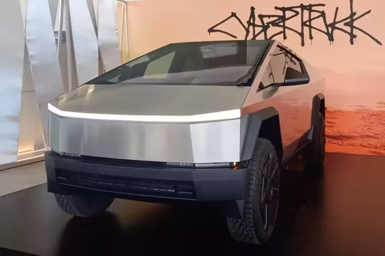 Tesla Cybertruck bang 