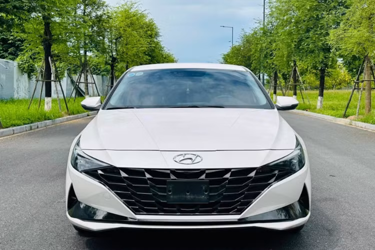 Tuy nhiên, tất cả những xe đang được ưu đãi đều là bản sản xuất năm 2023, số lượng còn rất hạn chế. Mức giá xe Hyundai Elantra ưu đãi hiện rẻ nhất phân khúc sedan cỡ C, thậm chí còn thấp hơn "đàn em" Accent 2024 phiên bản Cao cấp giá 569 triệu đồng vừa mới ra mắt.
