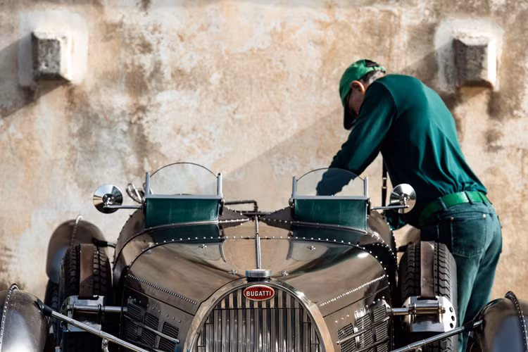 Hòn đảo lớn nhất Địa Trung Hải luôn là nơi ấn tượng với Bugatti khi để lại nhiều dấu ấn trong lịch sử, điển hình trong giai đoạn từ năm 1925 đến năm 1929, chiến thắng tại giải Targa Florio dài 540 km tổ chức tại Sicily chỉ thuộc về Bugatti Type 35 huyền thoại.