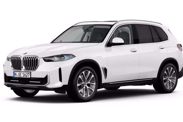 Tiếp theo đó là dòng BMW 5-Series với chương trình khuyến mãi chỉ áp dụng cho bản 530i M Sport. Giá trị ưu đãi dành cho BMW 530i M Sport trong tháng 6/2024 này là 155 triệu đồng.