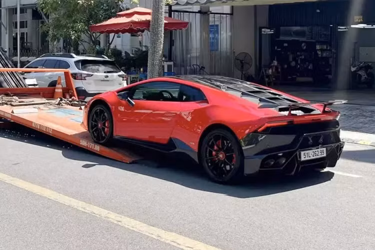 Theo thông tin chúng tôi tìm hiểu có được, chiếc siêu xe Lamborghini Huracan LP610-4 này được rao bán từ tháng 11/2023 và đến nay đã tìm thấy chủ, tức chỉ 3 tháng đã có "vía" về với người mới.