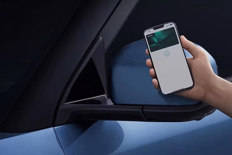 Theo thông tin được công bố trên trang web chính thức, xe có khả năng tăng tốc từ vị trí xuất phát lên 100km/h chỉ trong 5,7 giây. Chưa hết, chiếc xe bán tải điện BYD Shark có phạm vi chạy điện thuần túy của nó là 100 km. Đồng thời, xe cũng sẽ có chức năng xả VTOL trên xe.