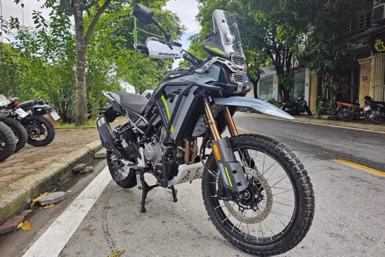 Theo đó, CFMoto 450MT tại Việt Nam được phân phối dưới dạng nhập khẩu nguyên chiếc từ Trung Quốc với một phiên bản cùng giá bán được đồn đoán 165 triệu đồng.