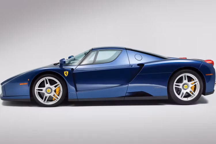 F40 lại là mẫu xe đặt tên nhằm kỷ niệm 40 năm thành lập Ferrari. Portofino đơn giản nghe có vẻ quyến rũ, giống như rất nhiều thứ trong tiếng Ý. Tuy nhiên, mẫu xe với tên gọi danh giá nhất chính là Enzo.