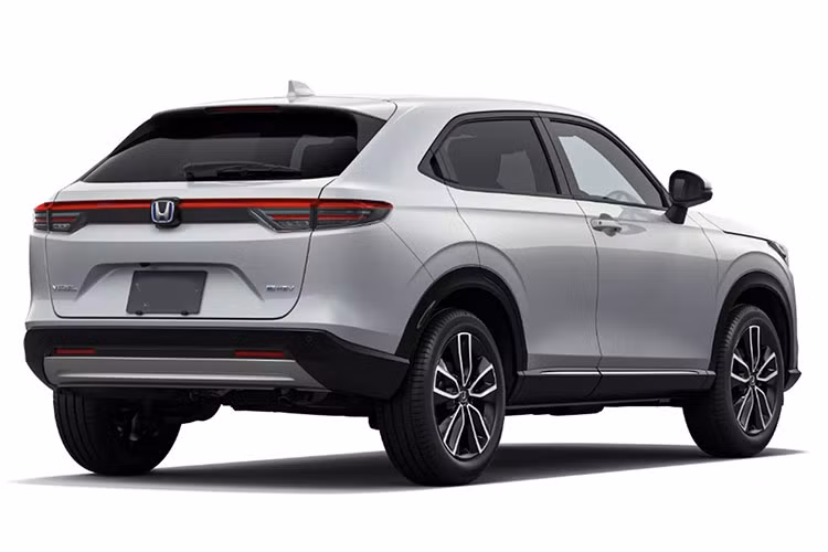 Tại thị trường Thái Lan, giá xe Honda HR-V 2025 bán ra với 3 phiên bản cùng giá bán quy đổi từ 677- 815 triệu đồng. Vào đầu tháng 7, Honda Việt Nam đã đăng ký bảo hộ kiểu dáng công nghiệp cho một số chi tiết mới trên ô tô, bao gồm cản trước, mặt lưới tản nhiệt và một phần đèn hậu.