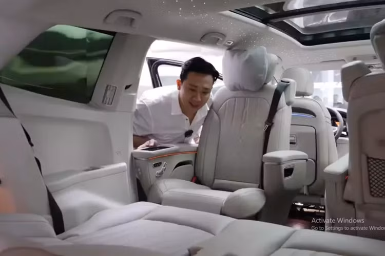 Trước đó, MPV cỡ lớn Volkswagen Viloran 2024 mới đã ra mắt thị trường Việt Nam vào dịp cuối năm ngoái, xe sẽ có 2 phiên bản đó là Premium được chốt giá bán 1.989.000.000 đồng.