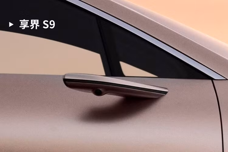 Về thiết kế, hồ sơ của MIIT cho cho thấy Stelato S9 được trang bị hệ thống đèn pha xPixel của Huawei và kết hợp các chức năng như chiếu sáng góc rộng, đèn chào mừng thông minh và một thiết bị giúp trình chiếu thông tin ngoài trời với kích thước lên tới 100 inch. Các cảm biến trong đó có Lidar cũng đến từ hãng Huawei.