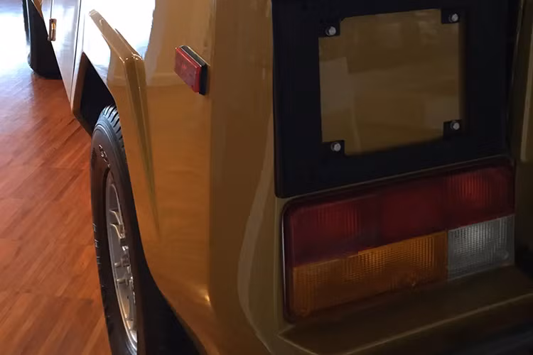 Việc kết thúc sản xuất được công bố vào năm 1991, trong khi hãng xe Lamborghini tuyên bố đã nhận được đơn đặt hàng khoảng 800 chiếc xe, thì quy trình sản xuất phức tạp khiến họ phải ngừng sản xuất xe để tập trung vào những mẫu xe có lợi nhuận cao hơn.