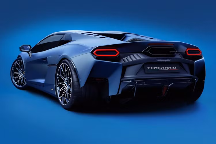 Giá xe Lamborghini Temerario tại Hoa Kỳ dự kiến sẽ bắt đầu ở mức 357.621 đô la (khoảng hơn 9 tỷ đồng), chưa bao gồm tính phí vận chuyển và giao hàng là 4.000 đô la, đắt hơn Huracan khoảng 24.000 đô la. Đợt giao hàng đầu tiên dự kiến sẽ bắt đầu vào năm sau.