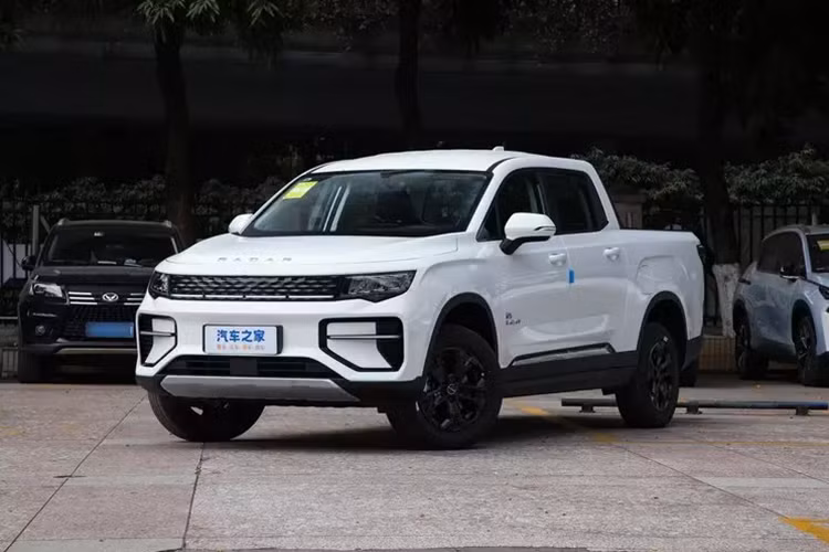 Cụ thể đó là giá cả, các mẫu xe điện thuần túy yêu cầu dung lượng pin lớn nên mức giá dao động từ 200.000 nhân dân tệ đến 300.000 nhân dân tệ, khoảng 653 triệu đến 980 triệu đồng là phổ biến. Radar RD6 giá thấp hơn một chút sử dụng thân chịu lực.