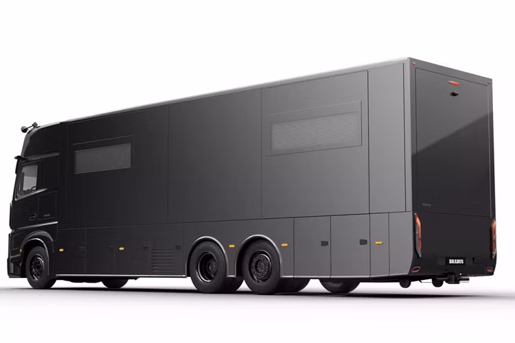 Tốc độ tối đa được giới hạn điện tử ở mức 90 km/h. Chiếc nhà di động Brabus Big Boy 1200 được chế tạo theo đơn đặt hàng với giá khởi điểm là 1.260.504,20 Euro (Tương đương khoảng 1.373.000 đô la hoặc hơn 33 tỷ đồng theo tỷ giá hối đoái hiện tại) trước thuế.
