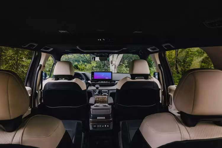 Được biết, tất cả các phiên bản của Toyota Sienna đều được trang bị tính năng hiện đại này. Tuy nhiên, để kích hoạt, chủ xe cần đăng ký gói Safety Connect 10 năm.
