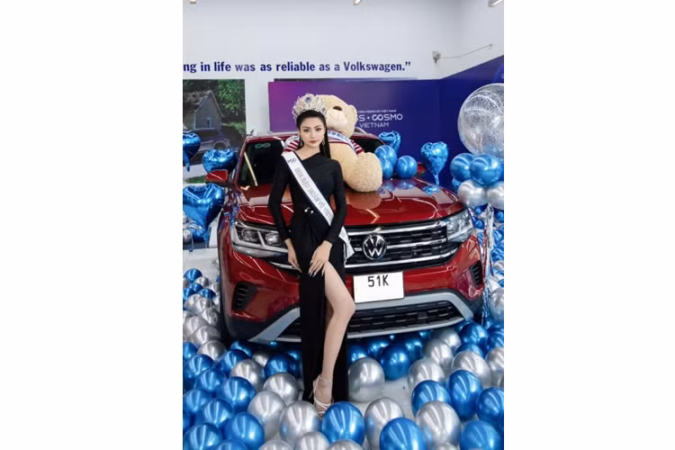 Mức giá xe Volkswagen Teramont này hiện đang niêm yết là 2,499 tỷ đồng. Teramont được phát triển dựa trên nền tảng MQB, xe sở hữu kích thước dài x rộng x cao lần lượt là 5.097 x 1.990 x 1.777 mm.