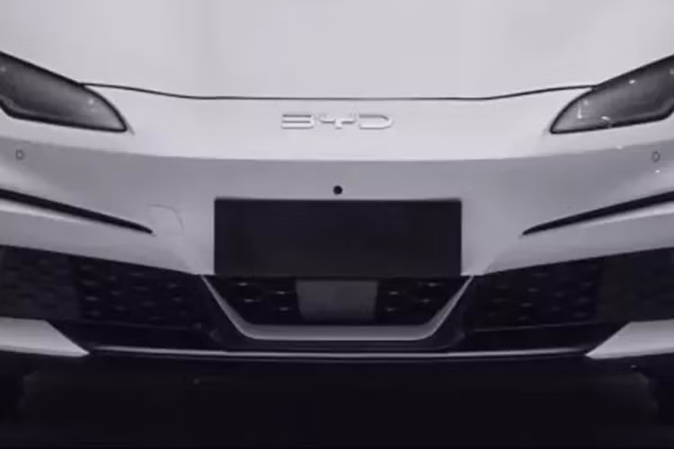 Nhiều khả năng chữ “X” là phần giữ chỗ tên vì các biển tên “Seal 06GT”, “Seal MINI” và “Seal 05EV” đều xuất hiện trên tờ khai, sẽ là tên chính thức của dòng xe sedan điện BYD Seal X này khi ra mắt.