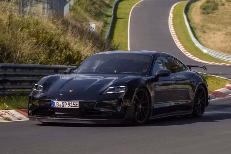 Chua ra mat, Porsche Taycan 2024 da xo do thanh tich cua Tesla