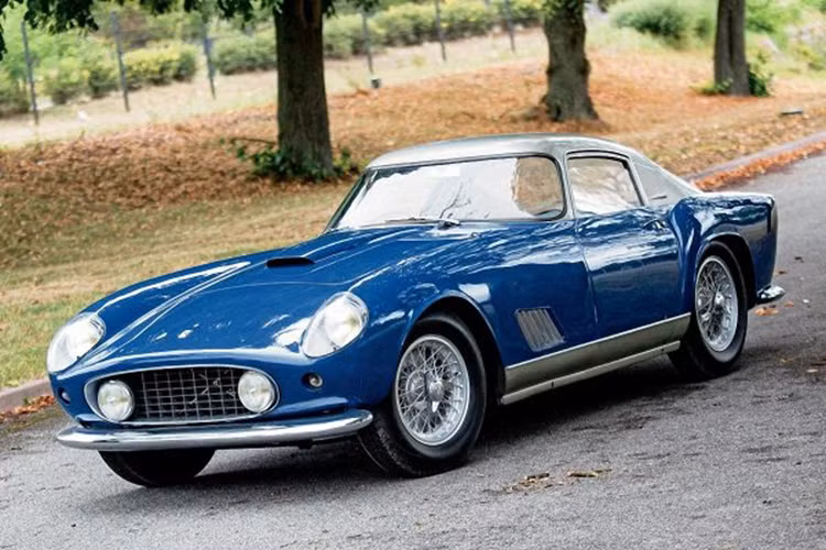 Dòng Superamerica III năm 1957 có ba Weber 46DCF3 để có công suất cao hơn nữa là 355 mã lực. Mỗi chiếc 410 Superamerica đều có thân xe tùy chỉnh, với một số ít của Boano và Ghia nhưng hầu hết là do đội Pininfarina thực hiện.
