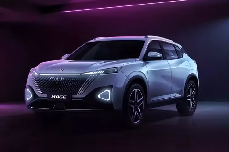 Được gọi bằng cái tên khác là Aeolus Haohan ở thị trường Trung Quốc, Mage ra đời dựa trên cơ sở gầm bệ DSMA 2.0 do Dongfeng phát triển dành cho xe máy xăng và ô tô điện. Xe sở hữu kích thước dài x rộng x cao lần lượt 4.650 x 1.905 x 1.630 mm và chiều dài cơ sở 2.775 mm.