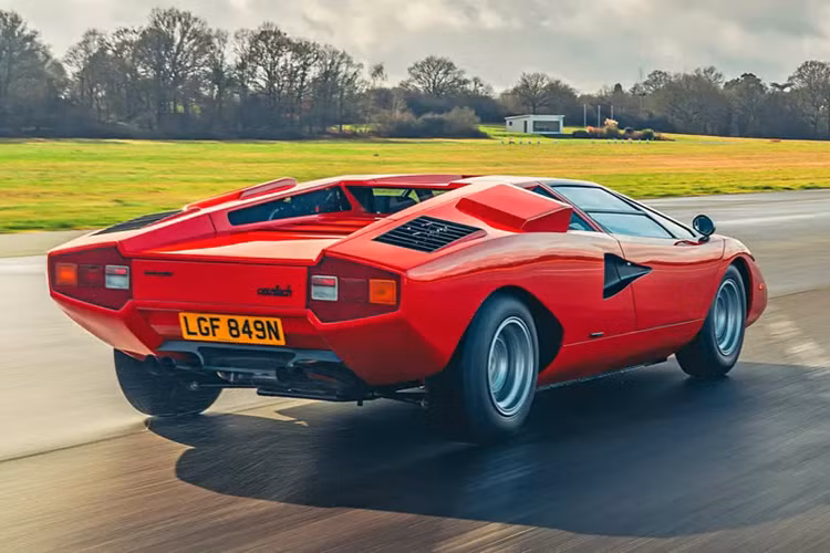 Trong thời điểm hiện tại, ngày càng có nhiều chiếc siêu xe Lamborghini cần phục chế hơn, chính vì vậy mà những mẫu xe như Murcielago hay Diablo, thậm chí là Gallardo cũng rất có thể sẽ sớm xuất hiện tại bộ phận Lamborghini Polo Storico trong tương lai gần.