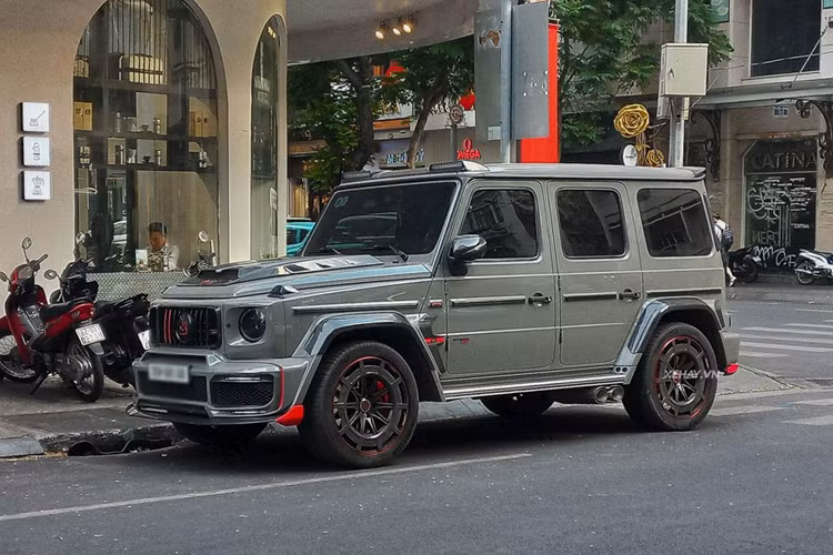 Bên cạnh việc cho ra đời những gói độ ấn tượng cho các mẫu xe Mercedes thì hãng độ Brabus còn trực tiếp sản xuất một số bản độ với số lượng giới hạn cùng sức mạnh “không tưởng” và Brabus Rocket 900 độ Mercedes-AMG G63 là một mẫu xe như vậy.