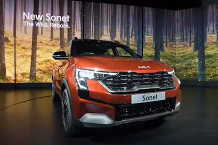 Bên cạnh các tính năng ADAS, Kia Sonet 2024 còn có thêm một nâng cấp quan trọng nữa về mặt an toàn, đó là phanh đĩa sau mới. Thêm vào đó là những trang bị an toàn khác như 6 túi khí, hệ thống hỗ trợ khởi hành ngang dốc, cảnh báo áp suất lốp, cân bằng điện tử, camera 360 độ, hệ thống cảnh báo điểm mù và cảm biến hỗ trợ đỗ xe phía trước.