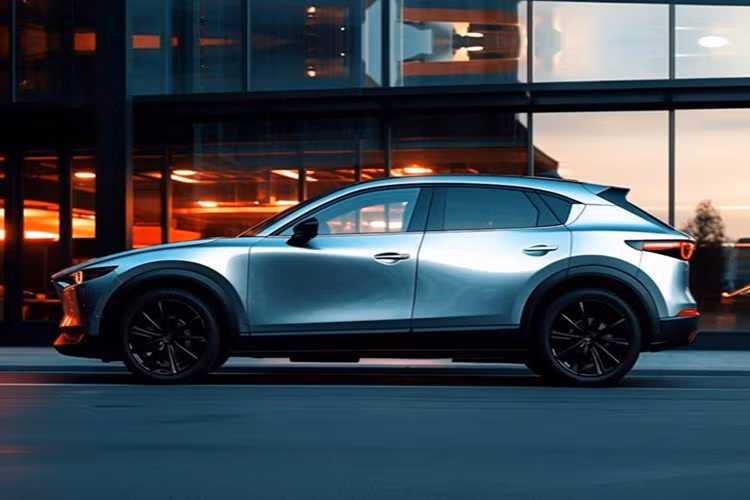 Khi CX-50 ra mắt vào năm 2022, tương lai của CX-5 bị đặt dấu hỏi bởi đây là 2 mẫu nằm cùng phân khúc. Tuy nhiên, Mazda đã xác nhận rằng cả hai mẫu xe này sẽ được bán song song. Đây là một quyết định dễ hiểu bởi CX-5 hiện đang có doanh số tốt hơn nhiều so với CX-50.