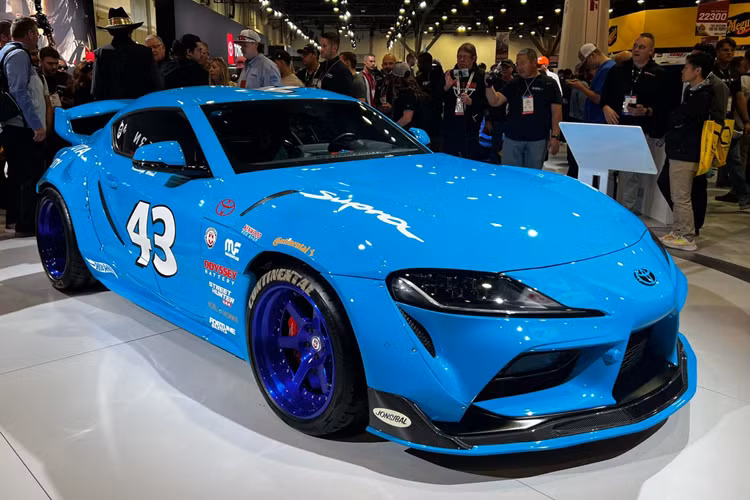 Richard Petty là một trong những tay đua hàng đầu và mặc dù ông đã lái nhiều chiếc xe trong suốt sự nghiệp lâu dài của mình, nhưng Plymouth Superbird 1970 huyền thoại mới là chiếc xe mà mọi người nhớ đến.