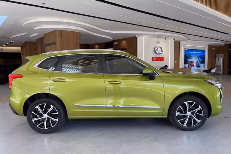 Theo đó, mẫu xe này sẽ chính thức trình làng tại thị trường Việt Nam vào tháng 4/2024 tới đây. Hiện nhân viên tư vấn bán hàng tại đại lý Việt Nam cũng đã nhận cọc cho mẫu xe này. Haval Jolion 2024 mới dành cho Việt Nam dự kiến sẽ được nhập khẩu nguyên chiếc từ Thái Lan, tương tự H6.