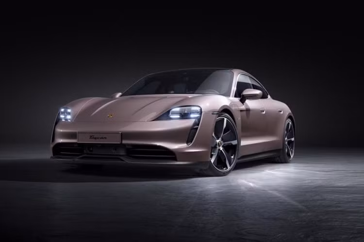Kevin Giek, Phó chủ tịch Porsche phụ trách dòng xe Taycan, mô tả con số 587 km là “một kết quả tuyệt vời”. Ông nói thêm rằng “Cuộc thử nghiệm phạm vi hoạt động ở Nam California đã chứng minh một cách ấn tượng khả năng vận hành của Taycan đời mới”.