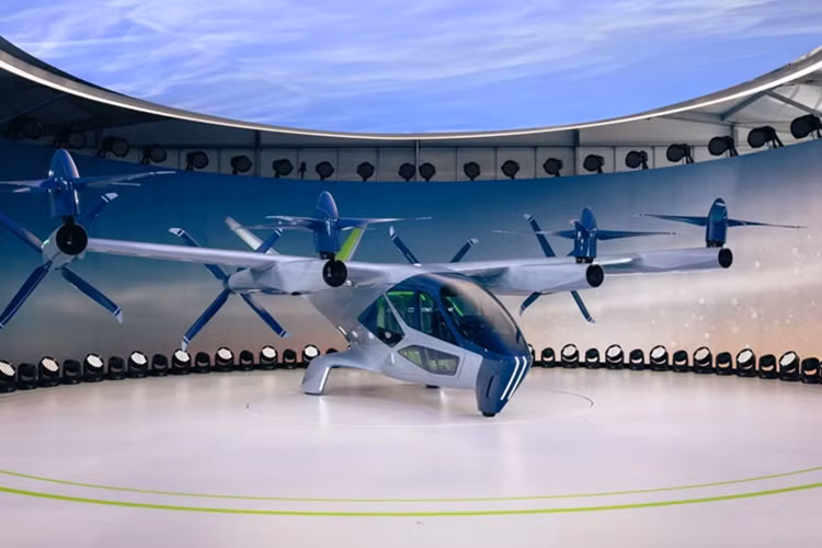 Trước đó tại Triển lãm Điện tử Tiêu dùng (CES) 2024 diễn ra tại Las Vegas, Hyundai và Supernal đã cùng nhau giới thiệu S-A2, một mẫu eVTOL phát triển từ concept S-A1 ra mắt vào năm 2020. S-A2 có khả năng di chuyển với khoảng cách 40 - 65 km ở độ cao hơn 450 m cùng vận tốc hơn 190 km/h.