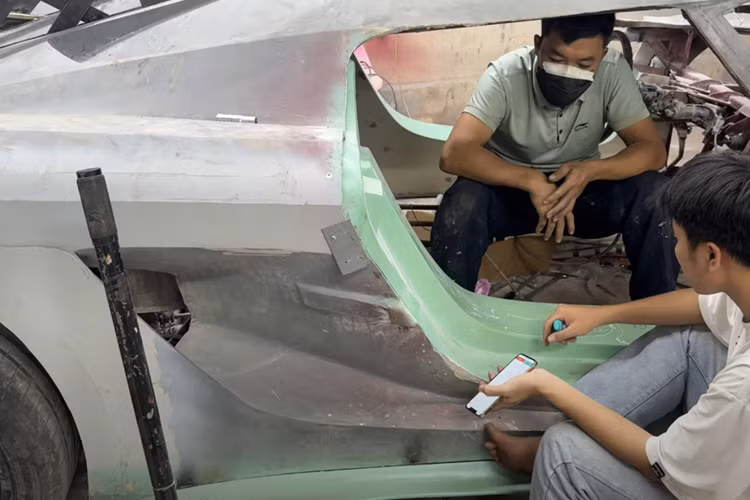 Siêu phẩm như Koenigsegg Jesko chỉ được sản xuất giới hạn 125 xe trên toàn cầu, thậm chí, siêu xe này gần như cháy hàng, chỉ có thể mua lại của các đại lý có suất sẵn từ trước, nhưng chắc chắn, giá bán sẽ không hề rẻ.