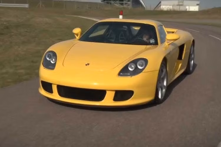 “Carrera GT là chiếc xe trong mơ tuyệt đối,” tay đua phát triển Porsche Joerg Bergmeister cho biết. “Đây là lý do tại sao tôi đặc biệt phấn khích khi lốp mới nâng hiệu suất của huyền thoại này lên một tầm cao mới. Thật bất thường khi lốp mới được phát triển cho một chiếc xe đã 20 năm tuổi. Điều này nhấn mạnh tầm quan trọng của Carrera GT đối với Porsche và khách hàng của họ cho đến ngày nay.”
