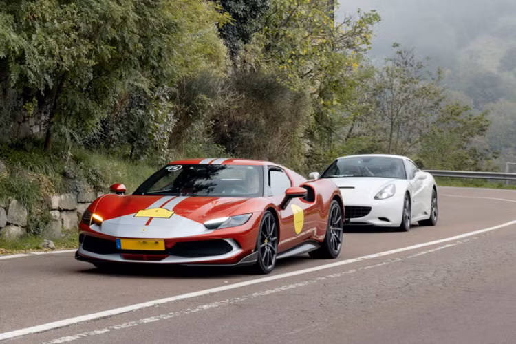 Chặng cuối cùng danh giá này của Chuyến tham quan Ferrari đã khép lại một mùa đầy phấn khích, với những hành trình ngoạn mục được lên kế hoạch chi tiết đến từng chi tiết nhỏ nhất, đưa khách hàng vào hành trình khám phá một số vùng đẹp nhất châu Âu như khám phá những địa điểm tuyệt vời, lái xe trên những con đường mới và kết bạn mới.