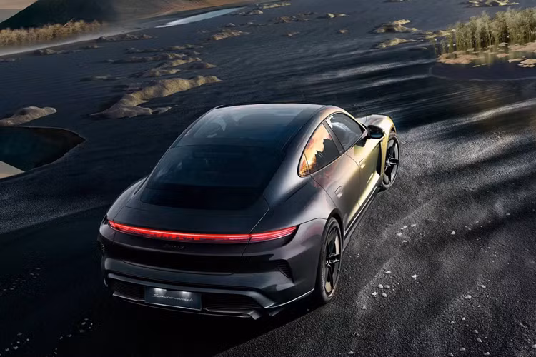 Porsche Taycan Turbo S Celestial Jade hiện đang được trưng bày tại Malaysia. Theo kế hoạch, chiếc xe này sẽ được tiếp tục được hãng đem đi giới thiệu tại Thái Lan trước khi được mang ra đấu giá vào đầu năm 2025. Toàn bộ doanh thu từ buổi đấu giá sẽ dùng cho mục đích từ thiện.