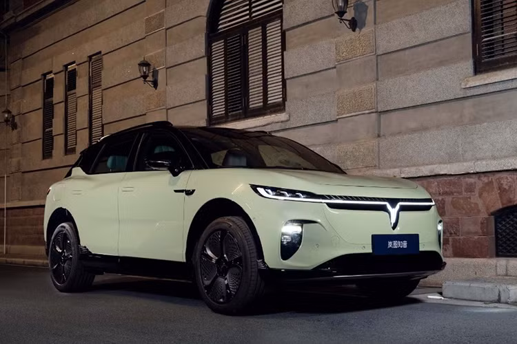 Công suất tối đa của động cơ trước và sau là 160 kWh, phạm vi di chuyển là 570 km. Mẫu xe dẫn động hai bánh có hai phiên bản dùng pin. Một phiên bản được trang bị pin giống như phiên bản dẫn động bốn bánh. Công suất tối đa của động cơ dẫn động là 215 kilowatt và phạm vi di chuyển là 625 km.