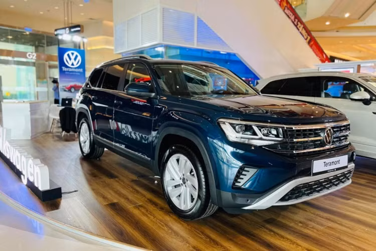 Volkswagen Teramont dang giam toi hon nua ty dong tai dai ly Viet
