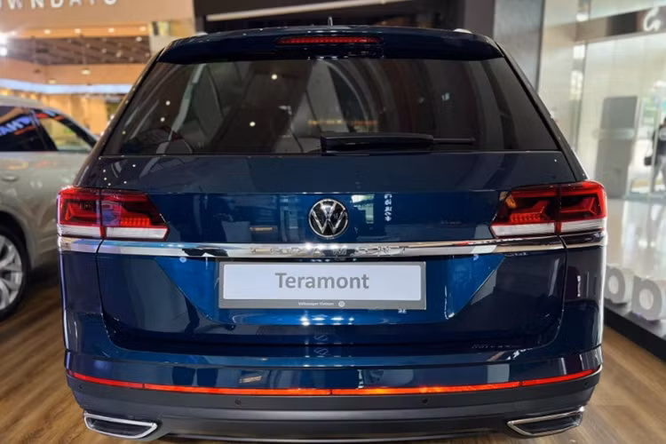 Cung cấp sức mạnh cho Volkswagen Teramont tại Việt Nam là động cơ 2.0L tăng áp cho công suất 220 mã lực, mô-men xoắn 350 Nm. Động cơ kết hợp với hộp số 8 cấp và dẫn động 4 bánh 4Motion. Hãng công bố mức tiêu thụ nhiên liệu hỗn hợp chỉ hơn 10 lít/100 km.