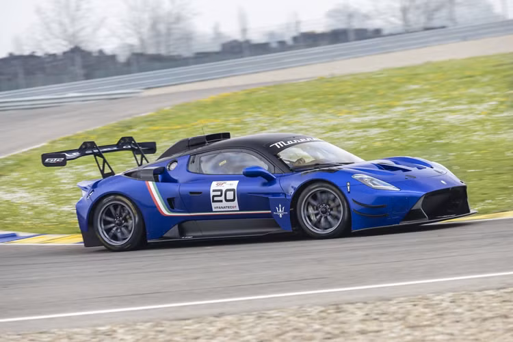 Tháng 10 năm ngoái chiếc xe đua Maserati GT2 do Leonardo Gorini và Luca Pirri – Những tay đua của LP Racing điều khiển đã ra mắt chính thức trong giải đấu, mang về một kết quả ấn tượng cho lần đầu mẫu xe này tham gia vào giải đua.