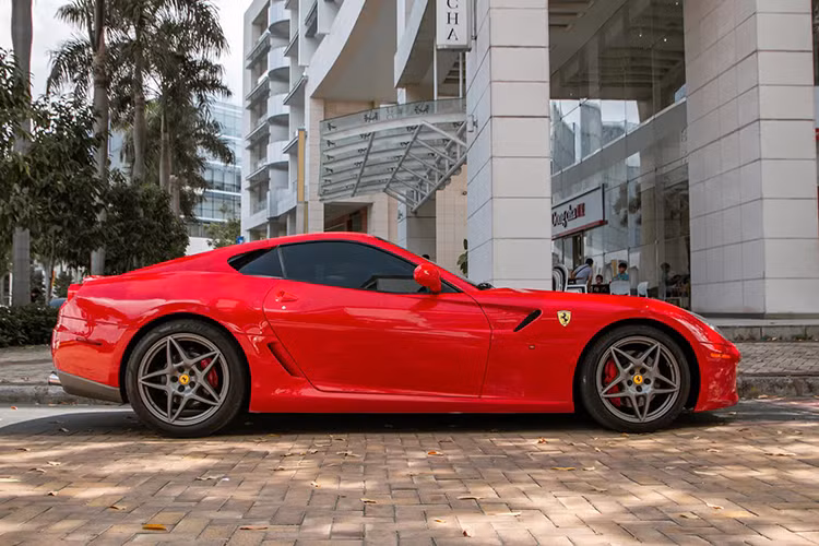 “GTB” trên Ferrari 599 là chữ viết tắt của GranTurismo Berlinetta, có nghĩa đây là một mẫu xe Grand Tourer với kiểu dáng của một mẫu Coupe hai cửa.