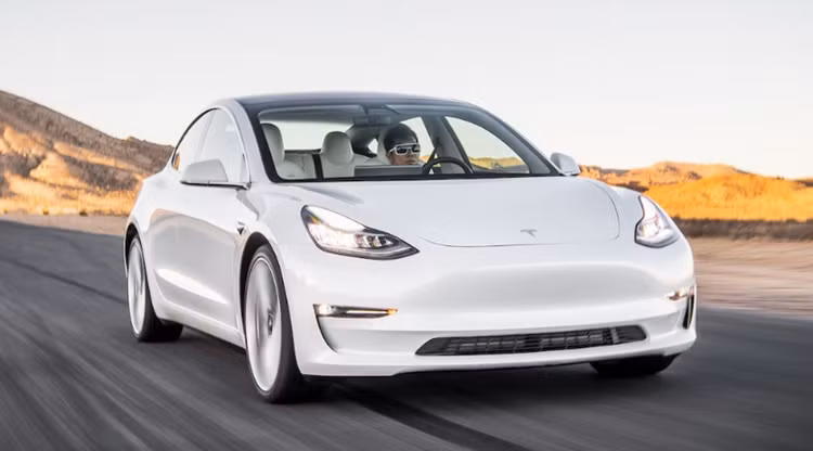 Dat mua Tesla Model 3, nhieu khach hang cho 7 nam van chua nhan xe