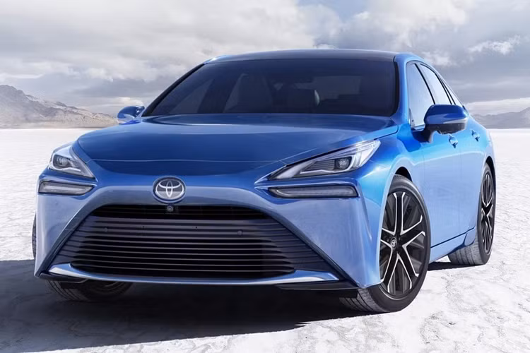 Tại Mỹ, Toyota Mirai 2024 có mức giá cho 2 phiên bản XLE và Limited lần lượt là 50.190 USD và 67.155 USD. Mức giá này tăng khoảng 690 USD và 1.155 USD so với đời 2023.