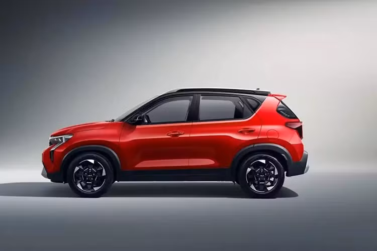 Trong đó, đèn pha LED có thiết kế sắc sảo hơn trước và được bao quanh bằng dải đèn LED định vị ban ngày kiêm đèn báo rẽ lấy cảm hứng từ chòm sao. Tuy nhiên, Kia Sonet 2024 dành cho Trung Quốc lại sở hữu cản trước khác biệt so với xe ở Ấn Độ. Khu vực bên sườn của Kia Sonet 2024 chỉ có một điểm mới là bộ vành la-zăng.