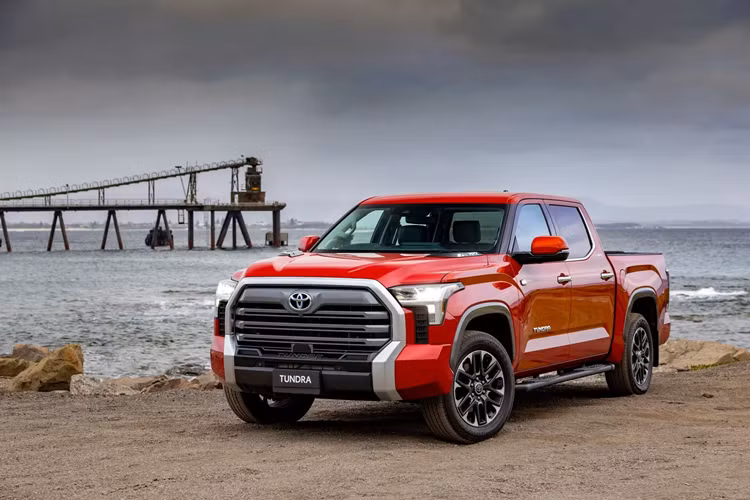 Toyota Tundra 2025 tai Uc kem dich vu “chuyen tay lai nghich”