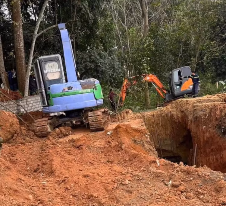 Hà Nội: Sụt lún khi đào giếng thuê, 2 anh em ruột tử vong Ha Noi: Sut lun khi dao gieng thue, 2 anh em ruot tu vong