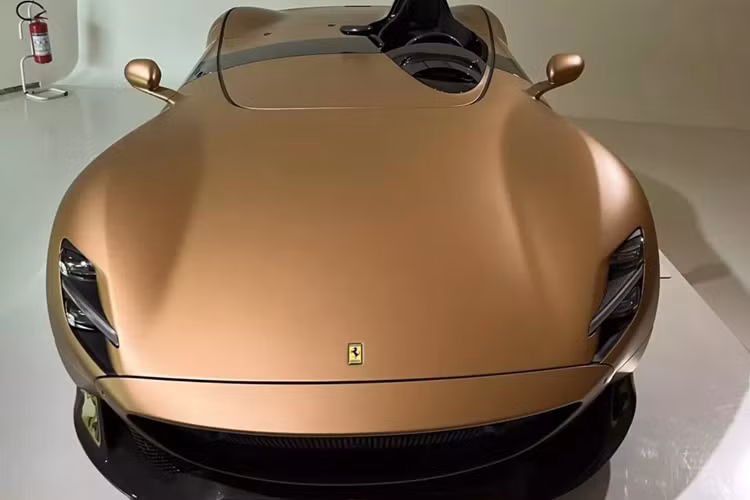 Những chiếc siêu xe Monza SP cũng đánh dấu sự khởi đầu cho một dòng xe Ferrari mới được gọi là "Icona", một chương trình nhằm tạo ra những chiếc xe đặc biệt lấy cảm hứng từ những mẫu xe Ferrari cổ điển, tất cả đều được sản xuất với số lượng hạn chế, sau này có Daytona SP3.
