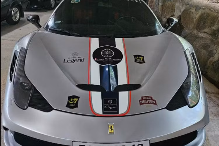 Cung cấp sức mạnh cho Ferrari 360 Spider là động cơ V8, dung tích 3.6 lít, hút khí tự nhiên, cho công suất 400 mã lực và mô-men xoắn 373 Nm, đi kèm hệ dẫn động cầu sau. Xe có thể tăng tốc 0-100km/h trong 4,5 giây và đạt vận tốc tối đa 288km/h. Cùng với những “người anh em” khác, Ferrari Roma cũng được một xuất tham dự Gumball 3000 2023.