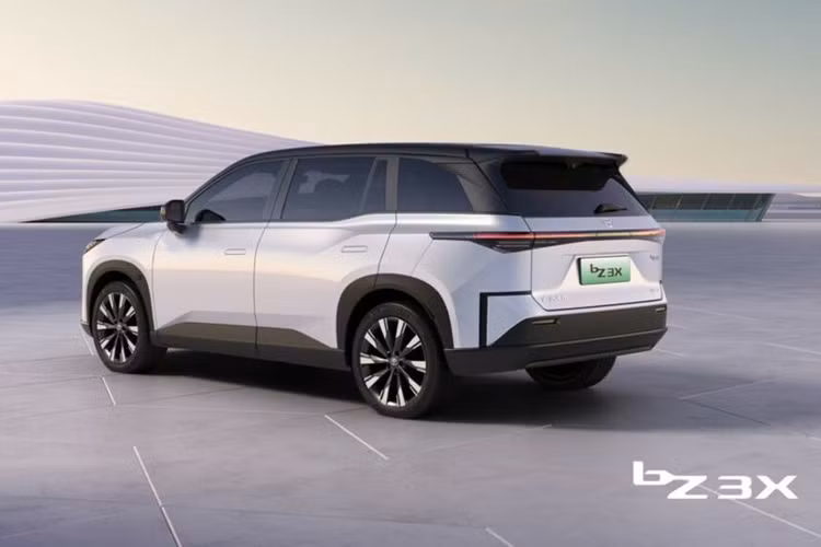 Toyota hiện chưa tiết lộ các thông tin về hệ thống truyền động của Toyota bZ3C và bZ3X chạy điện, tuy nhiên, hãng cho biết 2 mẫu xe này sẽ được trang bị nhiều công nghệ hỗ trợ người lái tiên tiến nhất.