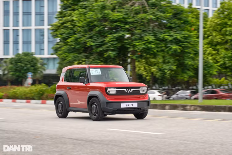 Khi tăng tốc, chân ga của xe đem lại cảm giác tự nhiên, mượt mà mà không gây giật, do tỉ lệ sức mạnh và trọng lượng ở mức phù hợp. Vô-lăng truyền đến xúc cảm nhẹ nhàng ở những cú đánh lái, phù hợp với số đông người dùng và đúng với tinh thần xe đô thị.